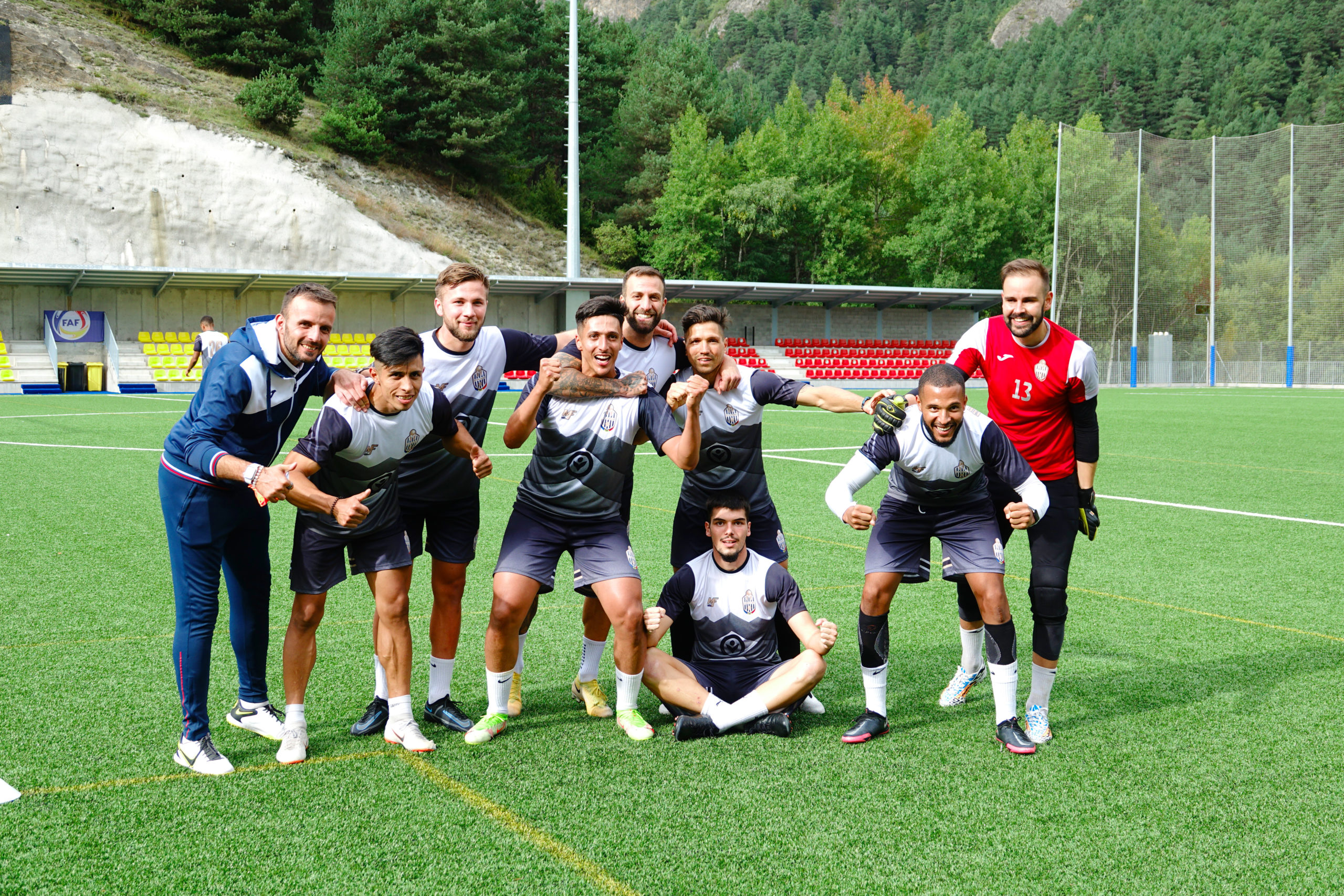 Photo d'équipe avant match UE Engordany